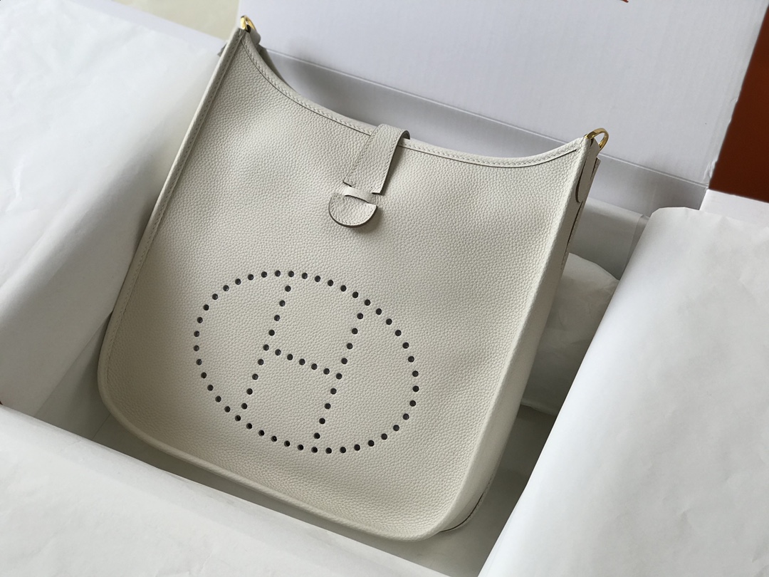 Hermes Evelyne III 29 PM Shoulder Bag In White Clemence Leather